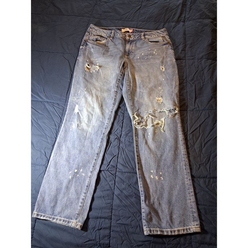 Cabi‎ 100% boyfriend jeans Light wash distressed Womens Size 8 Distressed